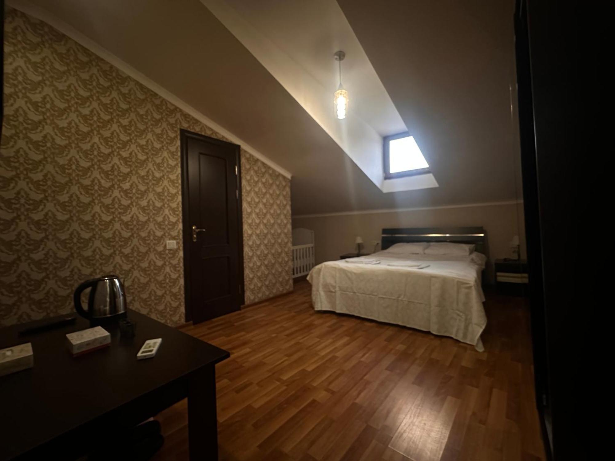 Feier Hotel Erevan Esterno foto