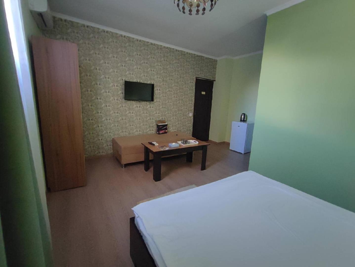 Feier Hotel Erevan Esterno foto
