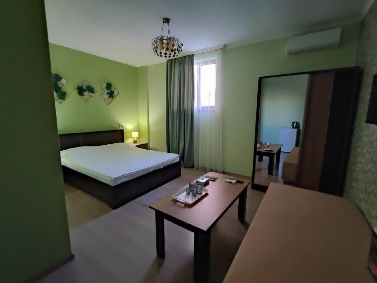 Feier Hotel Erevan Esterno foto