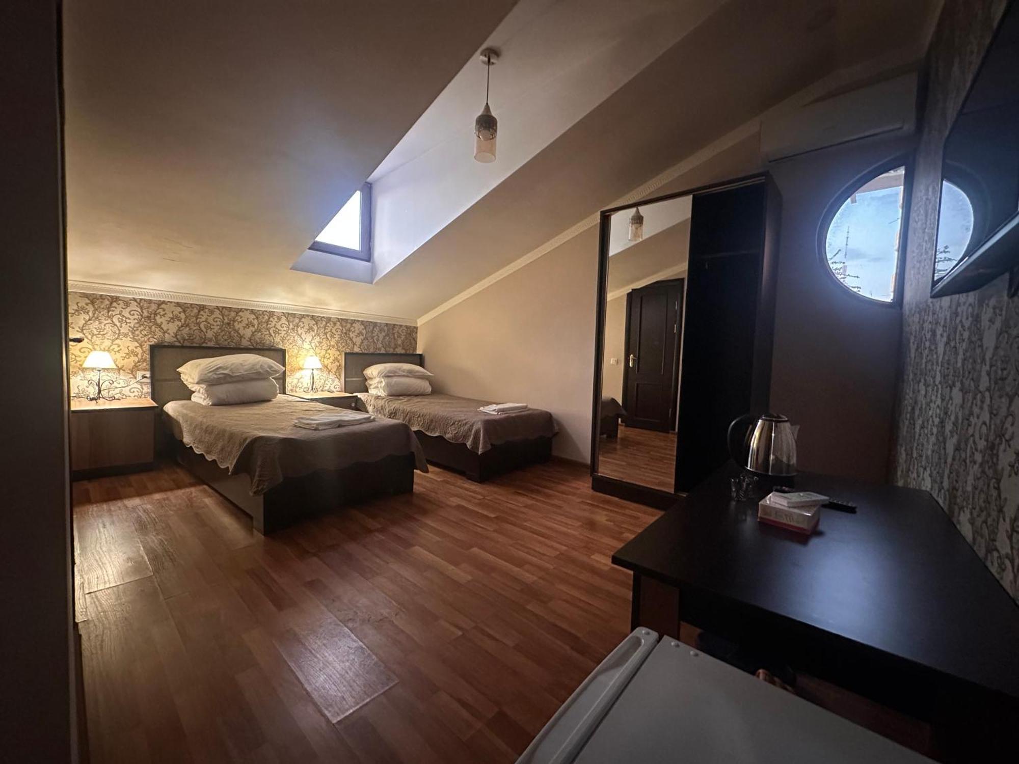 Feier Hotel Erevan Esterno foto